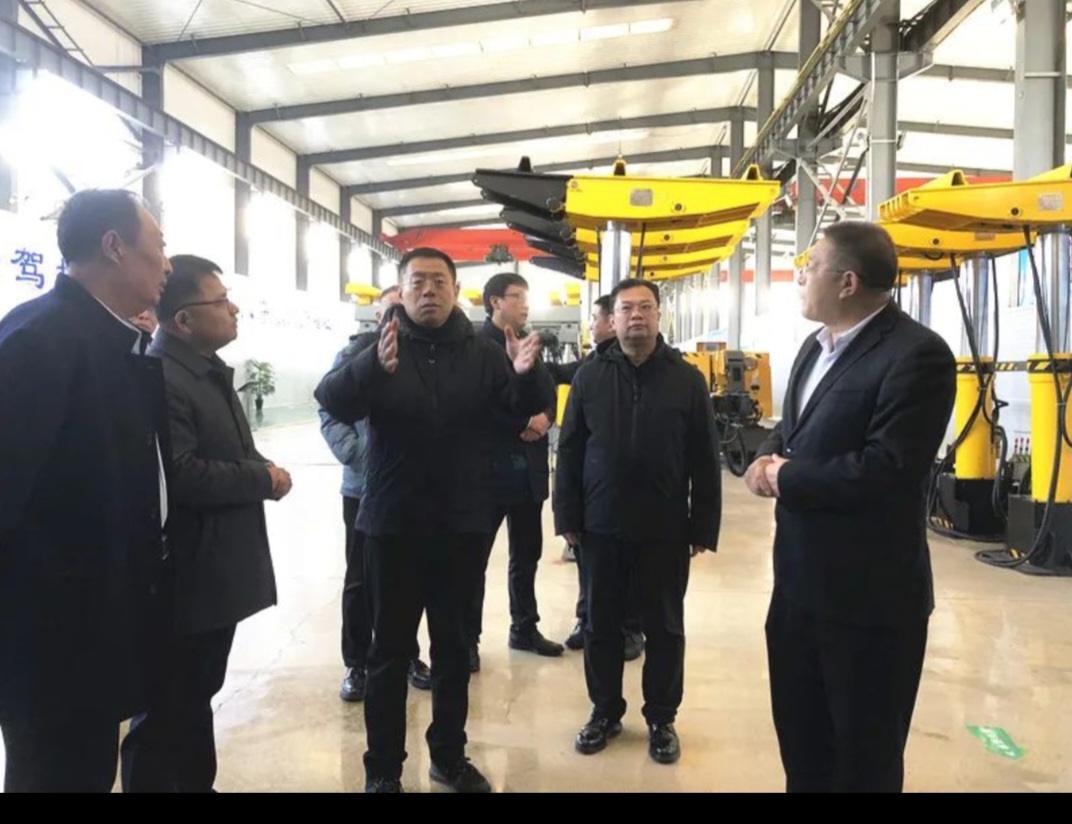 铁岭市副市长李铁刚到人生就是博集团调研